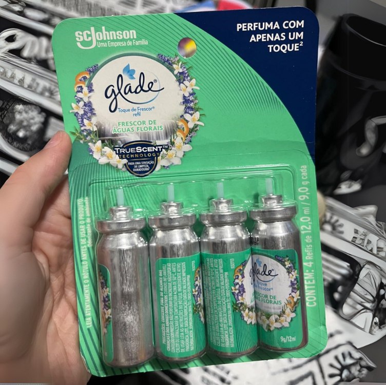 Glade Aromatizador de Ambiente Toque de Frescor, Óleos Essenciais, 4 Refis de Frescor de Águas Florais, 12ml Cada na Amazon