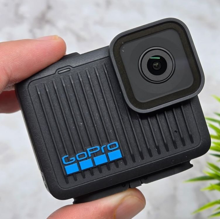 GoPro HERO – Câmera de Ação Compacta à Prova d’água com Vídeo 4K Ultra HD, Foto de 12 MP, Tela Sensível ao toque, HyperSmooth com QUIK na Amazon