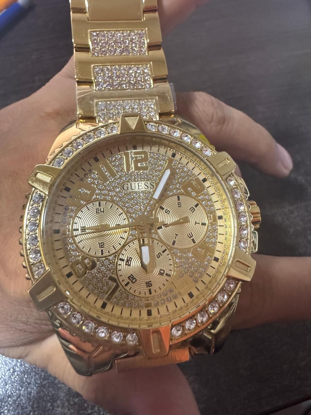 Guess Relógio enfeitado com cristal de 48 mm na Amazon