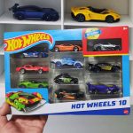 Hot Wheels Pacote 10 Carros Sortidos Modelo Pode Variar Mattel na Amazon