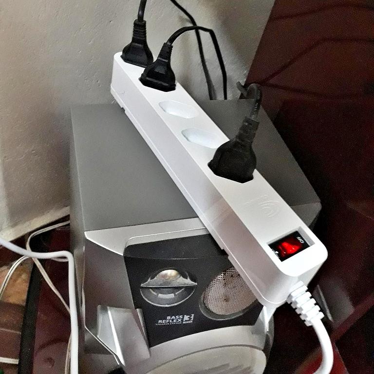 iClamper Energia 5 Tomadas – Filtro de Linha + DPS – Branco, Cabo 1M na Amazon