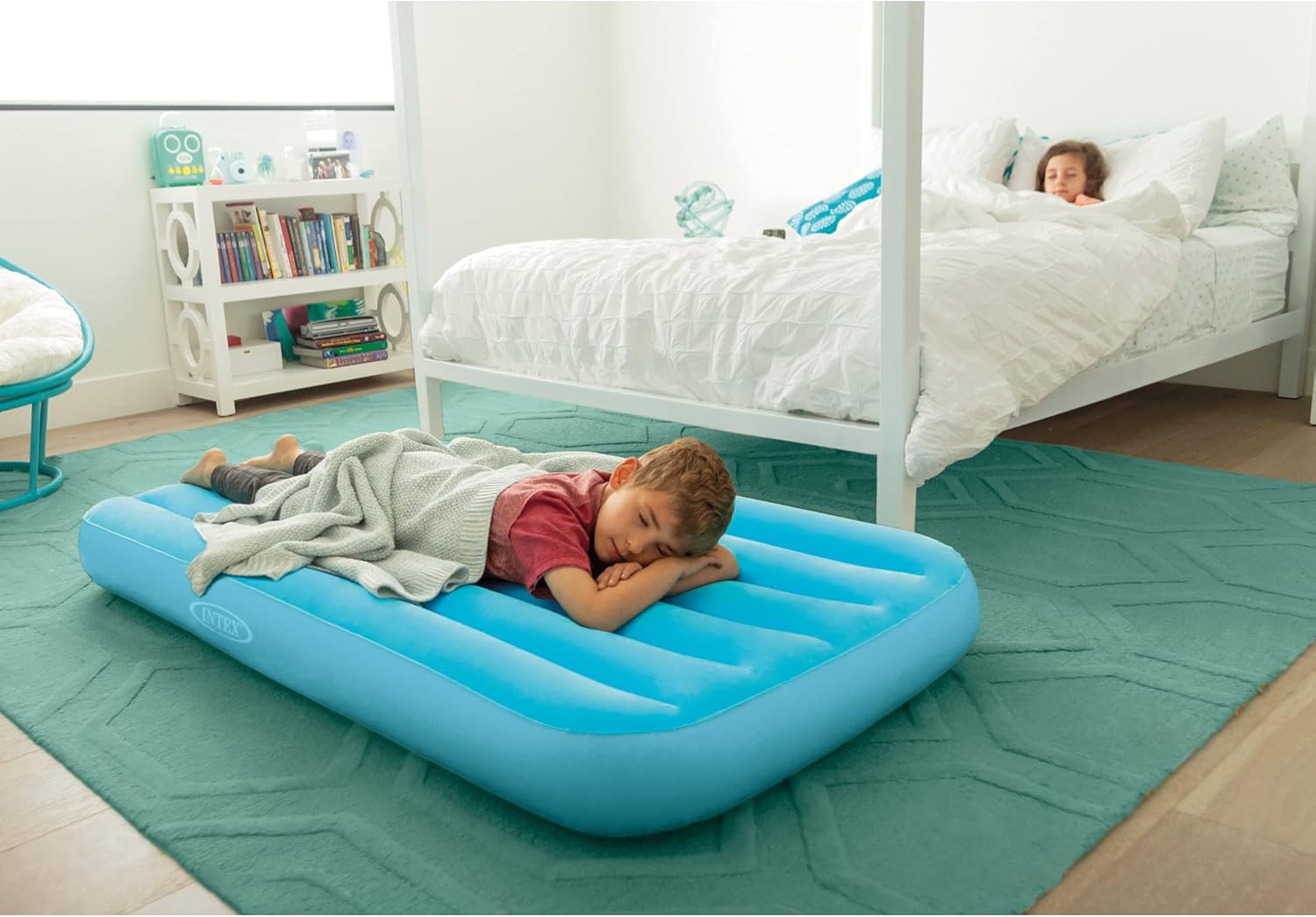 Intex Cama inflável aconchegante Kidz, cor pode variar, 1 cama na Amazon