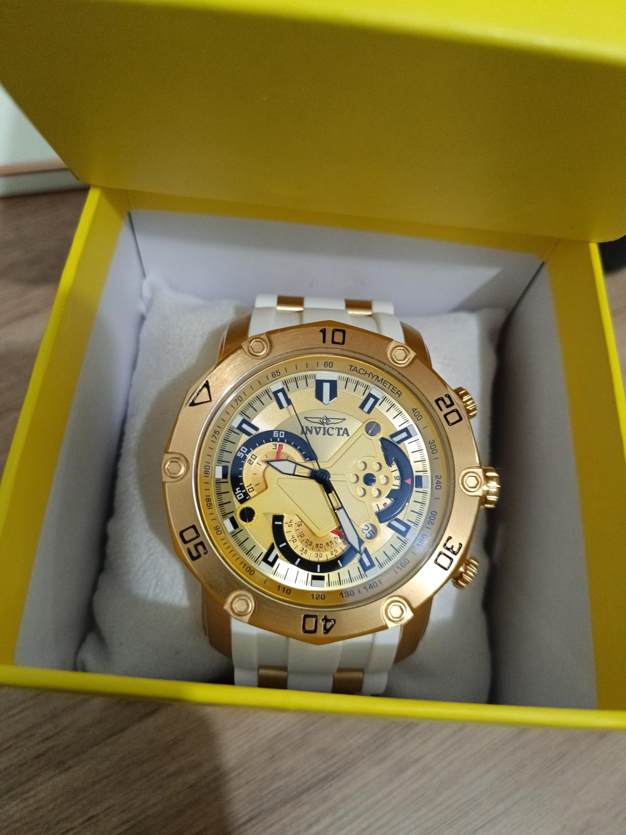 Invicta Relógio masculino 23424 Pro Diver mostrador analógico quartzo branco, Dourado na Amazon