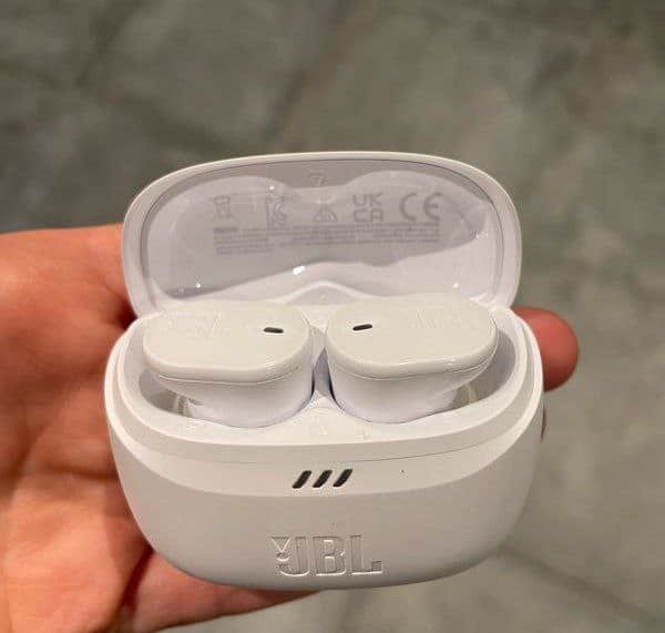 JBL, Fone de Ouvido Bluetooth, Tune Buds 2, Intra Auricular, Sem Fio, Com Cancelamento de Ruído, Bateria de até 48h, Som JBL Pure Bass – Branco na Amazon