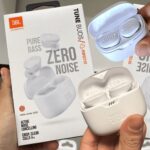 JBL, Fone de Ouvido Sem Fio, Tune Buds, Bluetooth 5.3, À Prova D’água – Branco na Amazon