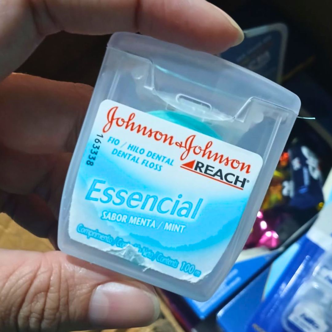 Johnson’s Reach Fio Dental Essencial Menta, 100m na Amazon
