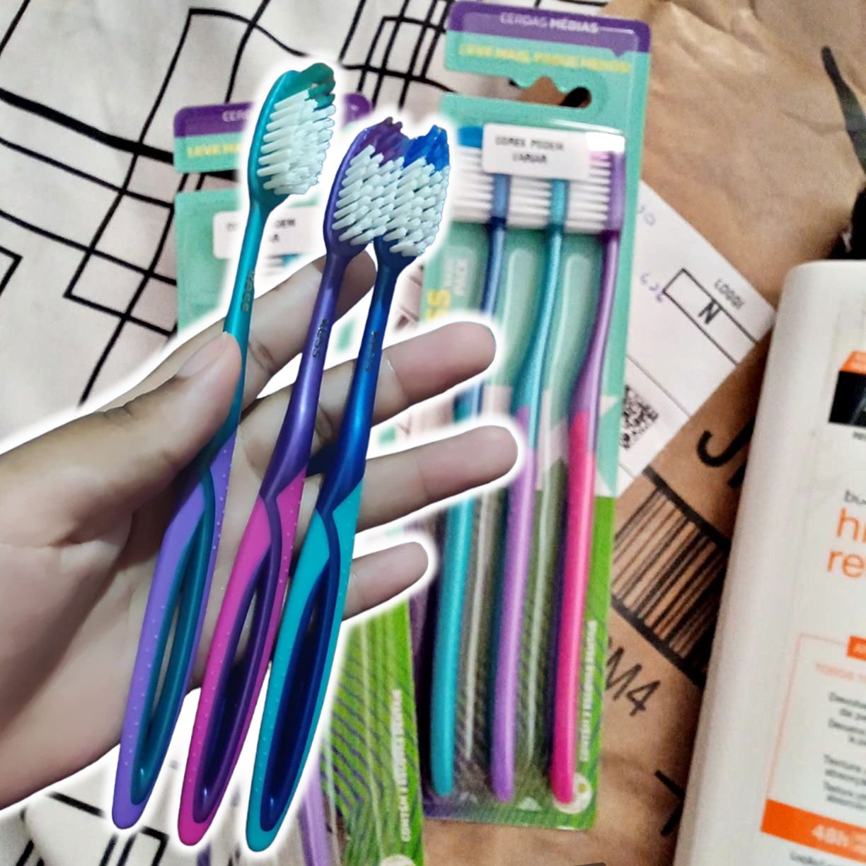 Kess Combo Econômico Com 3 Escovas Dentais Multicor na Amazon