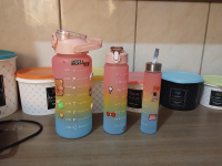 Kit 3 em 1 Garrafa Motivacional Academia Água Galão Fitness Adesivos 3D 2D Antivazamento (Rosê na Amazon