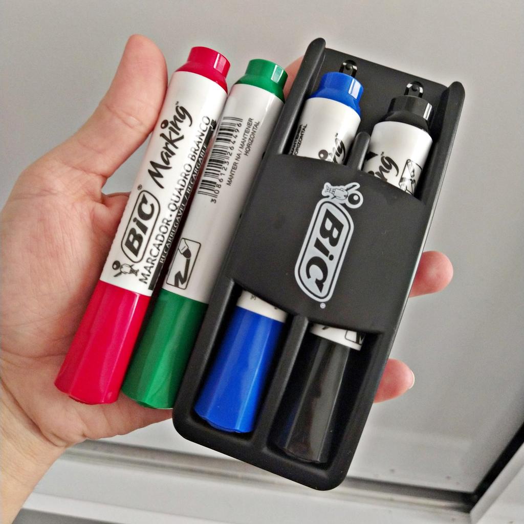 Kit 4 Marcadores de Quadro Branco BIC Marking Cores Clássicas + 1 Apagador, Ponta Resistente, Apaga Fácil, 970929 na Amazon