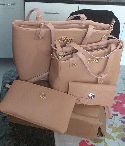 Kit Bolsa Feminina Grande + Baú + Carteira Super Promoção ! na Amazon