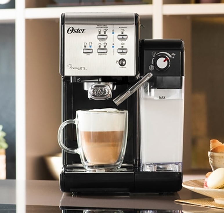 Kit Cafeteira PrimaLatte Black e Moedor de Café Oster na Casas Bahia