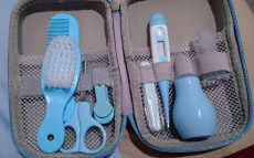 Kit de higiene portátil para bebês Conjunto de cuidados de segurança para bebês Cortador de unhas Escova de lima de unhas Pente Aspirador nasal Tesoura Termômetro eletrônico Escova de dentes de dedo na Amazon