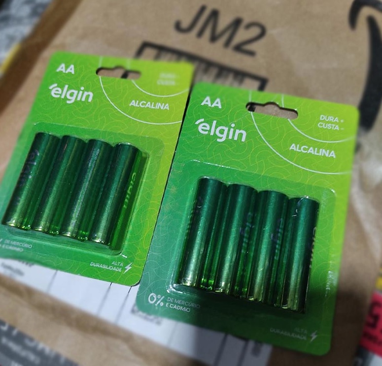 Kit Pilhas Alcalinas com 4X AA, Elgin, Baterias na Amazon