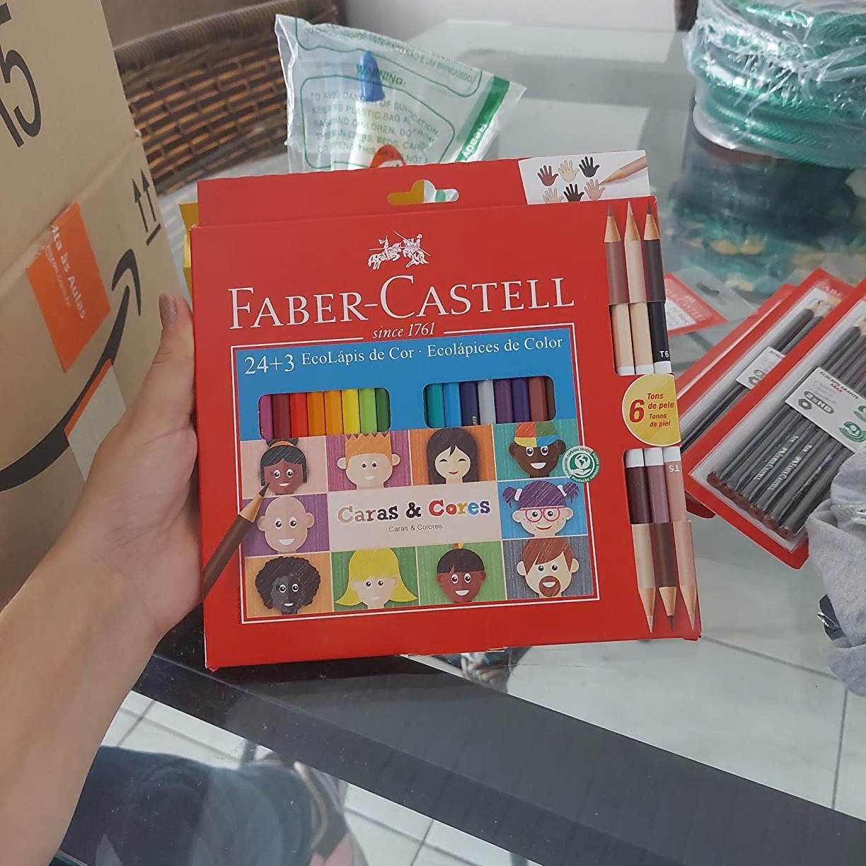 Lápis de Cor, Faber-Castell, Ecolápis Caras & Cores, 120124CC, 24 Cores + 3 Tons de Pele na Amazon