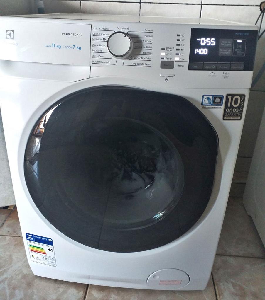 Lava e Seca 11Kg/7Kg Electrolux Branca Perfect Care Inverter com Água Quente/Vapor (LSP11) na Amazon
