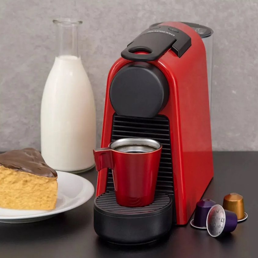 Máquina de Café Nespresso Essenza Mini D30 com Kit Boas Vindas – Vermelha na Extra