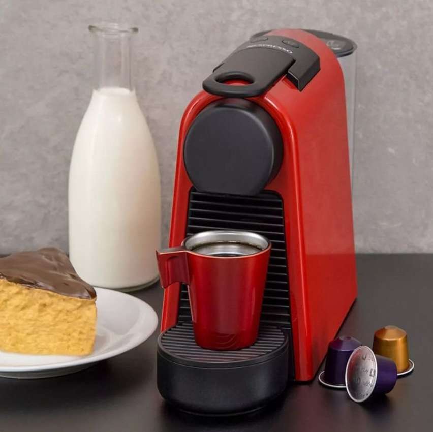 Máquina de Café Nespresso Essenza Mini D30 Vermelha na Amazon