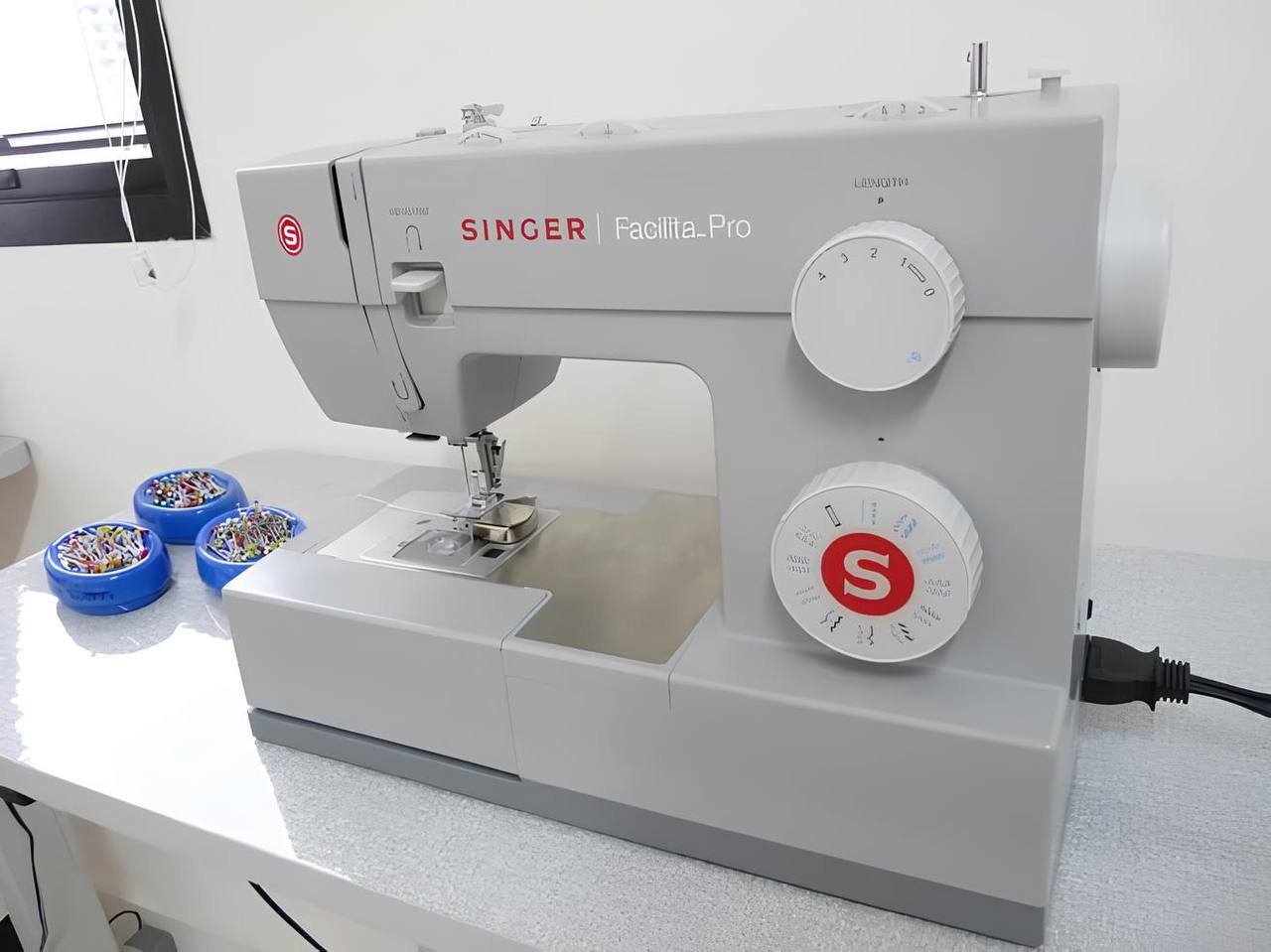 Máquina de Costura Singer, Facilita Pro 4411, Mecânica na Amazon