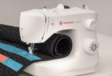 Máquina de Costura Singer, M2405, Mecânica, 127V na Amazon