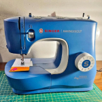 Máquina de Costura Singer, Making the Cut – M3335, Mecânica, 220V na Amazon