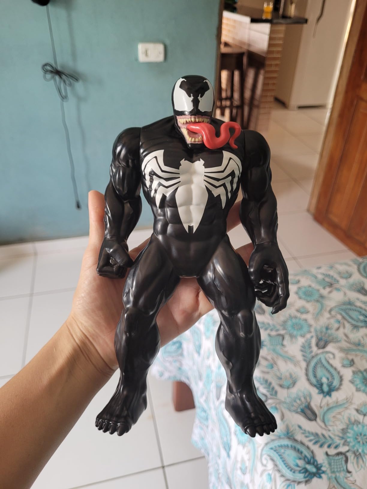 Marvel, Boneco Venom Olympus, Preto, Branco e Vermelho na Amazon
