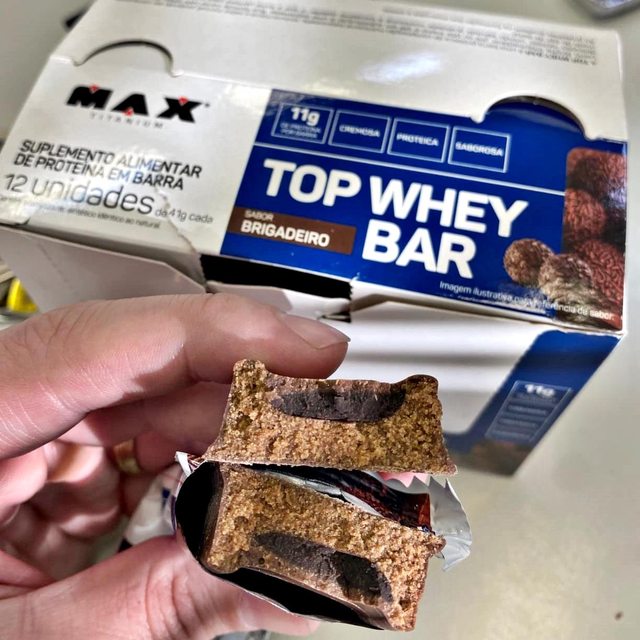 Max Titanium Top Whey Bar – 12 Unidades De 41G Brigadeiro na Amazon