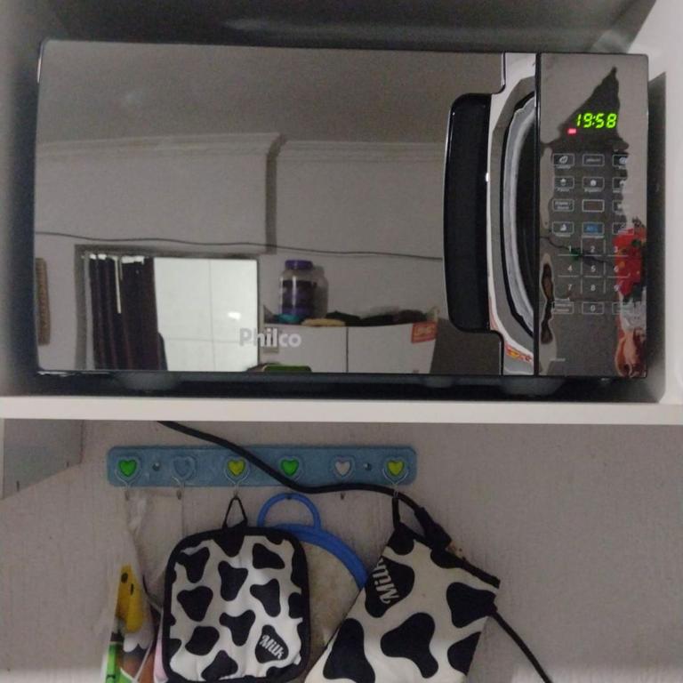 Micro-ondas Philco PMO30ES Porta Espelhada 28L 1400W na Carrefour