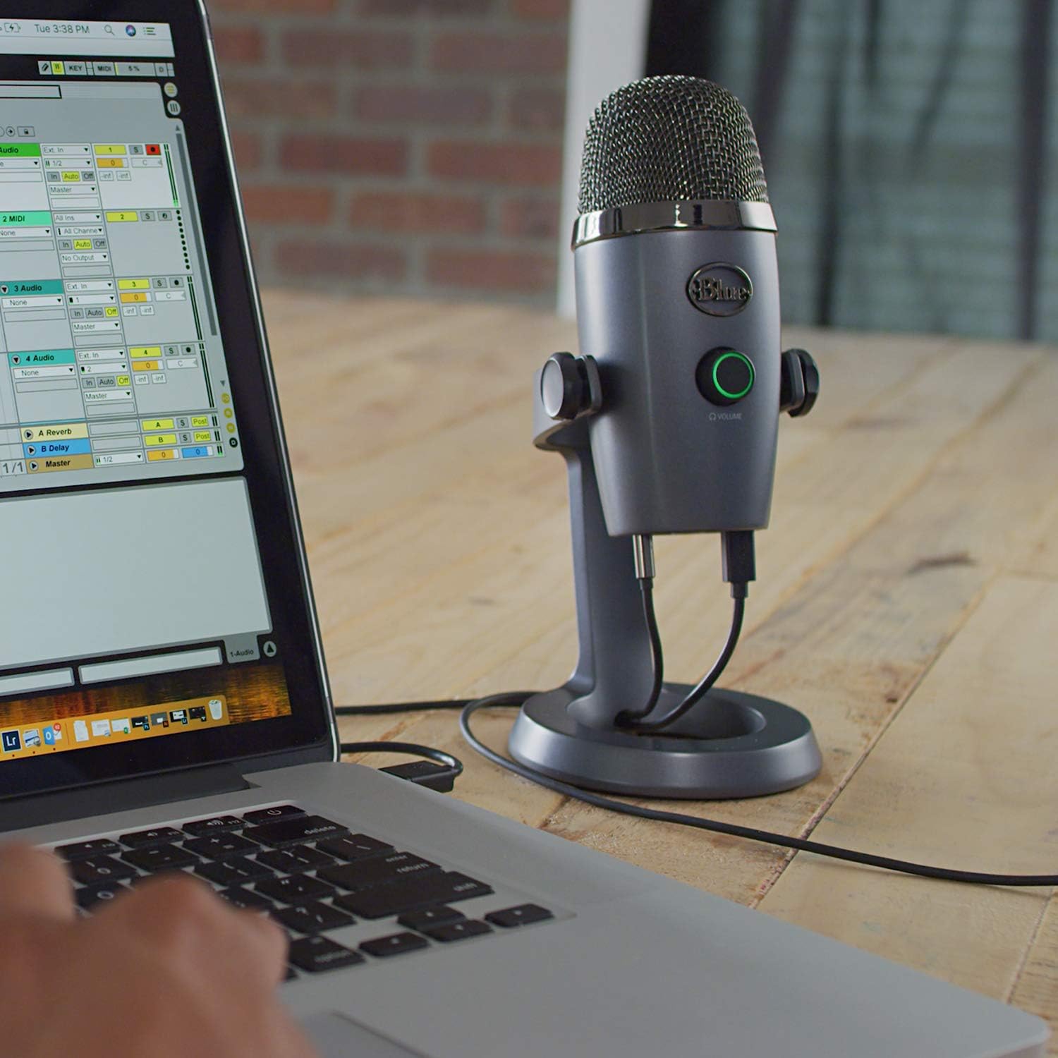 Microfone Condensador USB Logitech For Creators Blue Yeti Nano com Captação Cardióide e Omnidirecional, Efeitos BLUE VO!CE, Conexão Plug and Play para Podcast, Gravação e Streaming em PC e Mac – Cinza na Amazon