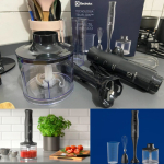 Mixer Misturador Multiuso Electrolux 3 em 1 400W 2 velocidades 3 acessórios mini processador capacidade 600ml EIB10 preto 127v na Amazon
