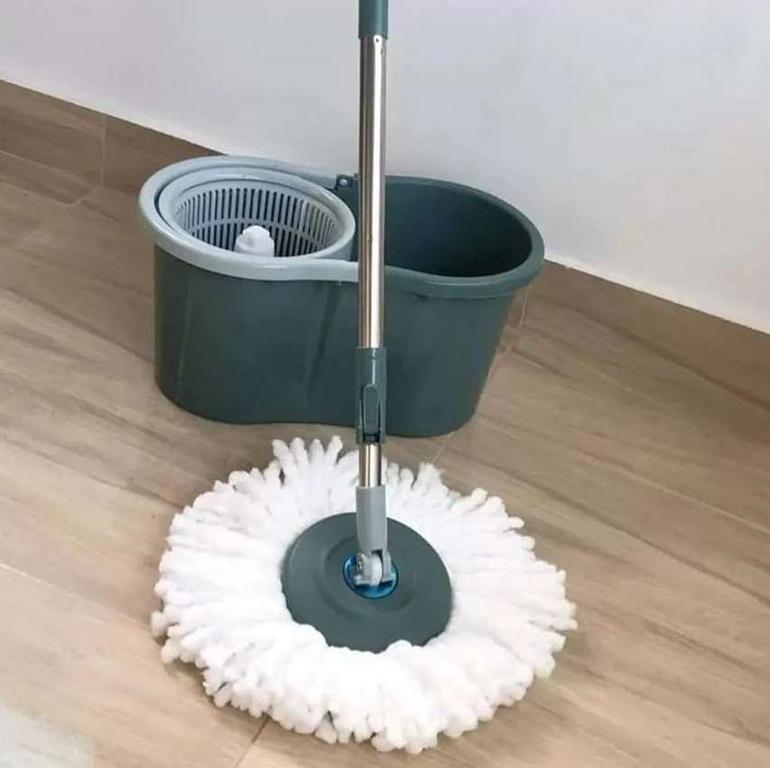 Mop Giratório Rayco Essencial Cesto Plástico 8 litros e 1 Refil na Amazon