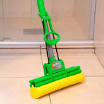 Mop Sek+ com Cabo Retrátil, Cor Verde com Amarelo, Linha Brilhus, Bettanin. na Amazon