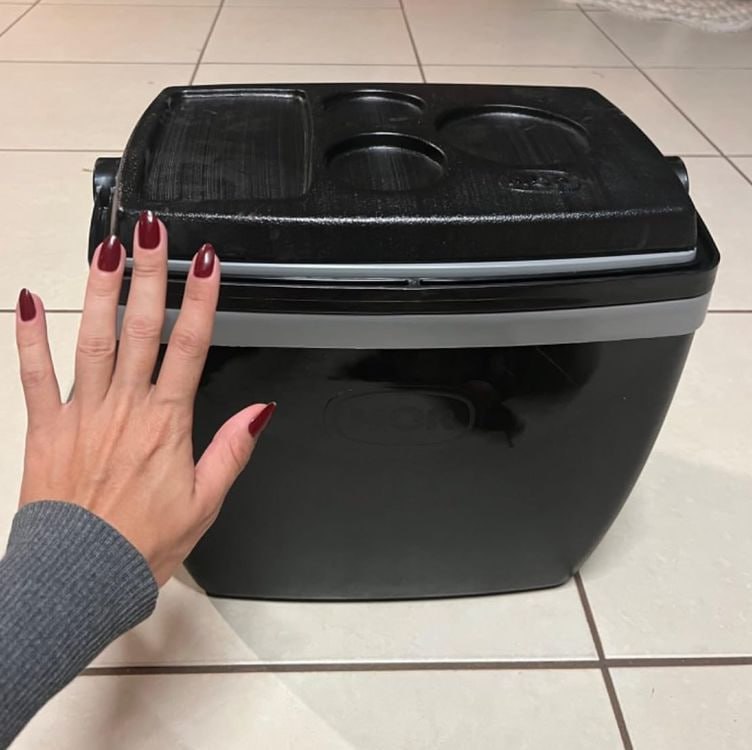 Mor – Caixa Térmica 18 Litros Preta na Amazon
