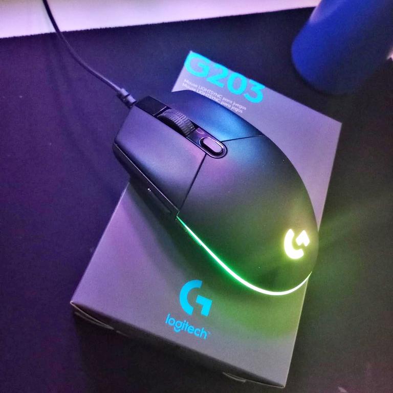 Mouse Gamer Logitech G203 LIGHTSYNC RGB, Efeito de Ondas de Cores, 6 Botões Programáveis e Até 8.000 DPI – Preto na Amazon