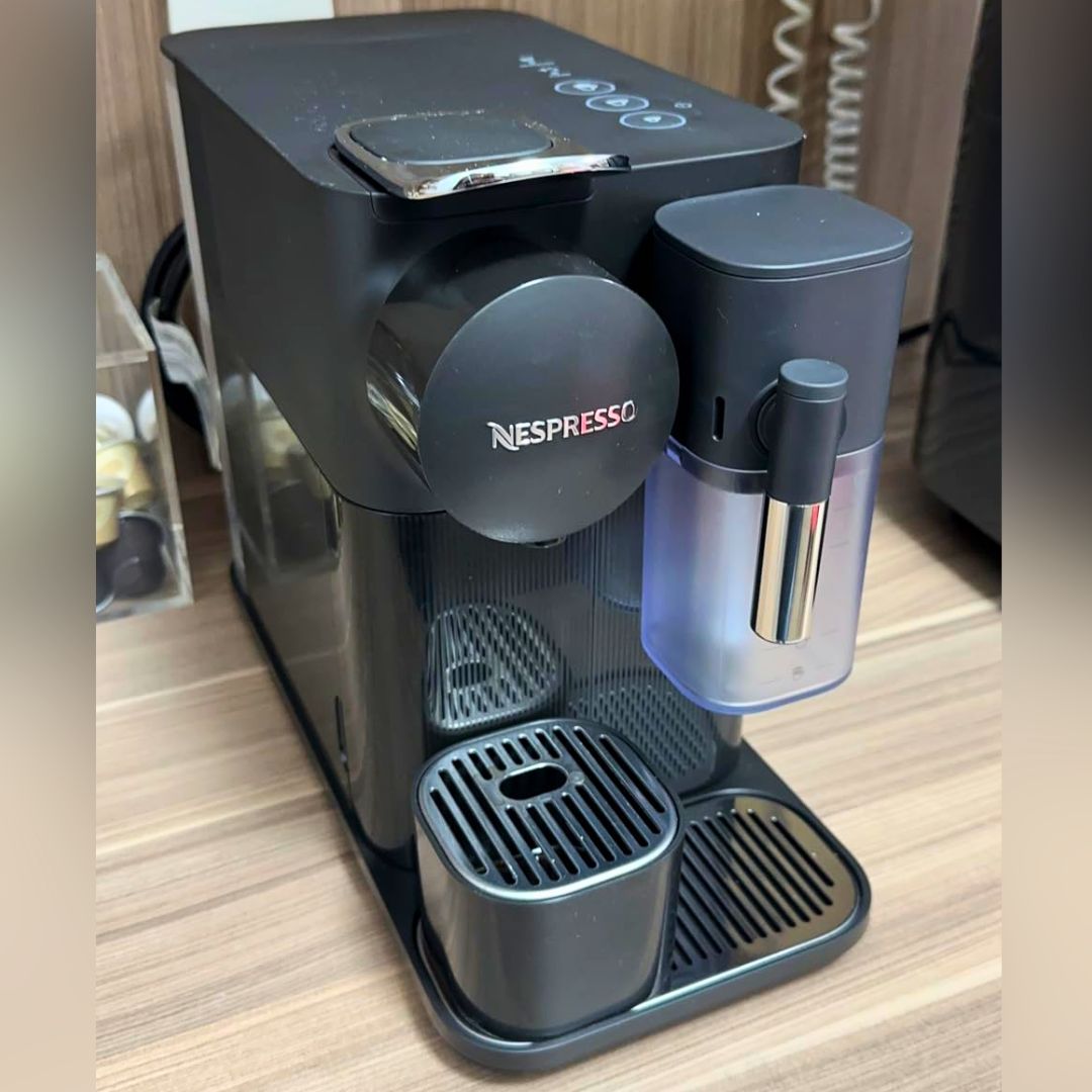 Nespresso Cafeteira Lattissima One Preta 110V na Amazon