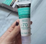 Neutrogena Sun Fresh Protetor Solar Facial Para Pele Oleosa Derm Care Sem Cor FPS 70, 40g na Amazon