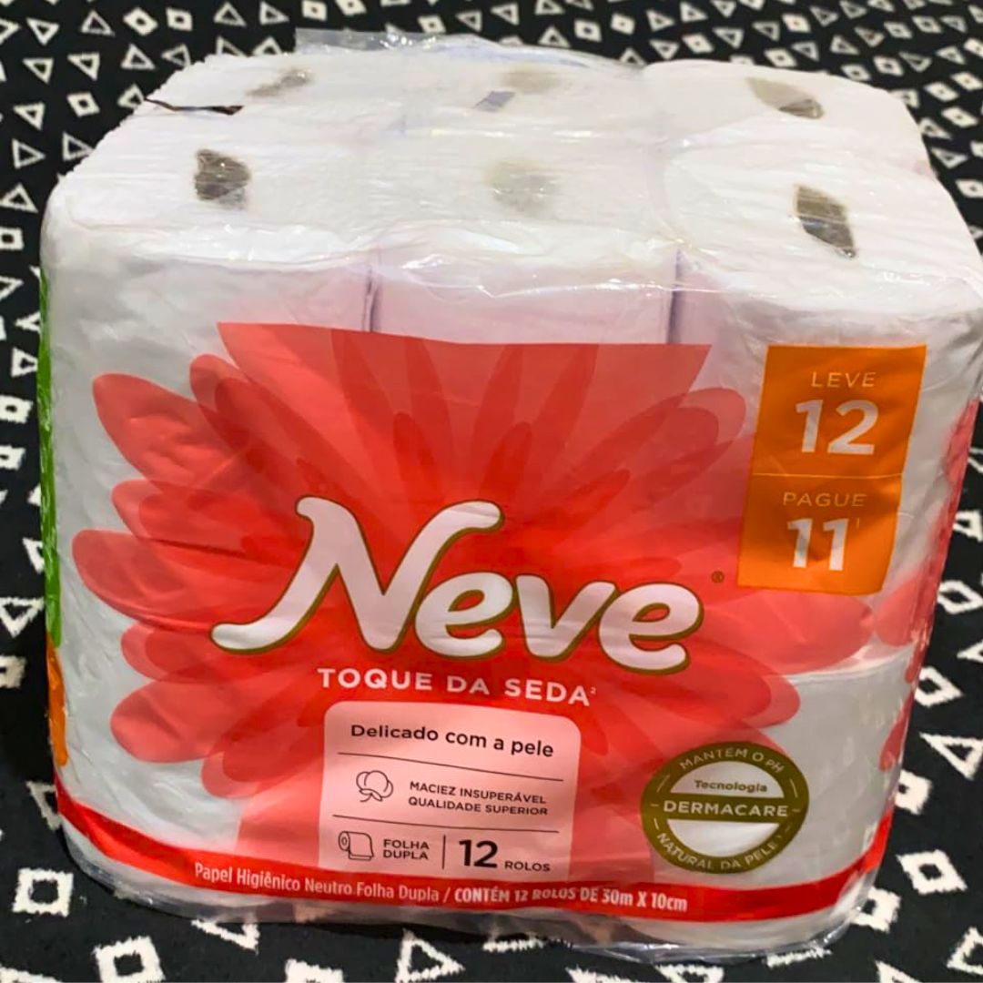 Neve Papel Higiênico Toque de Seda Folha Dupla, 30m, Leve 12 Pague 11 Rolos na Amazon