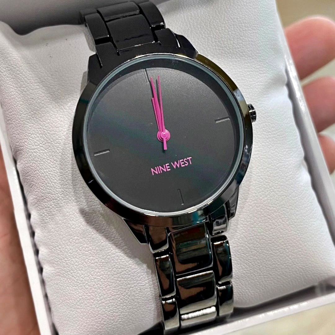 Nine West Relógio feminino com pulseira de metal na Amazon