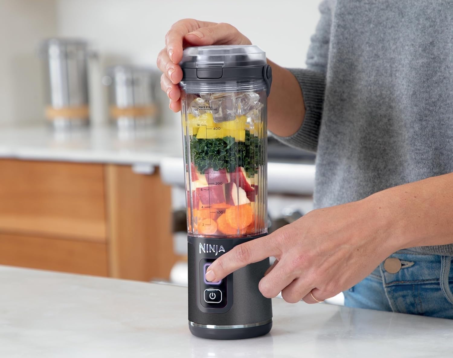 Ninja Blast Liquidificador Portátil Bivolt, Sem Fio, Recipiente de 470ml, Liquidificador Pessoal para Shakes e Smoothies, Livre de BPA, Tampa à Prova de Vazamento, Recarregável via USB-C na Amazon