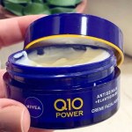 NIVEA Creme Facial Antissinais Noite Q10 Power Plus – Reduz rugas e linhas de expressão, hidrata intensamente e é adequado para peles sensíveis, uso noturno – 50g na Amazon
