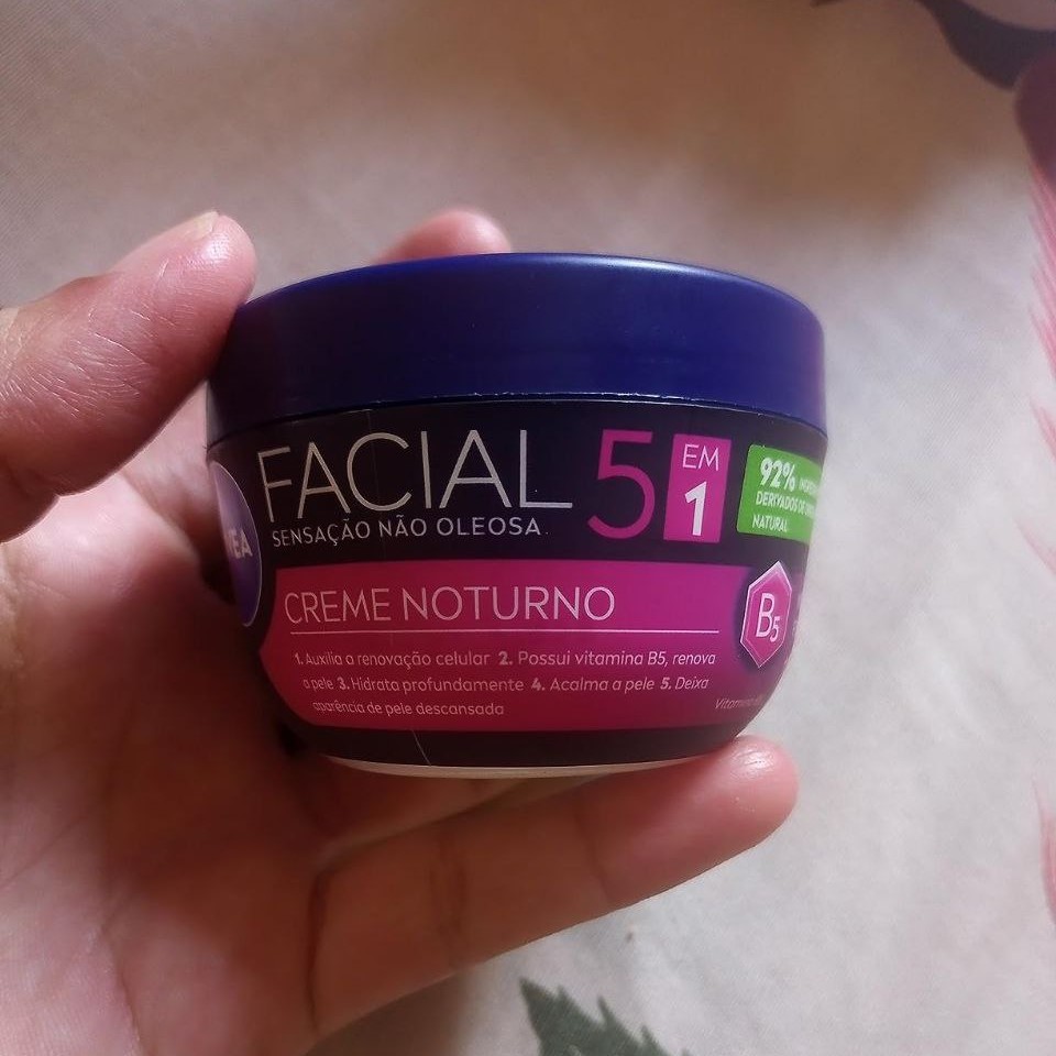 NIVEA Creme Facial Noturno – O potinho noturno dos queridinhos da hidratação facial, auxilia a renovação celular e hidrata profundamente a pele enquanto você dorme – 100g na Amazon