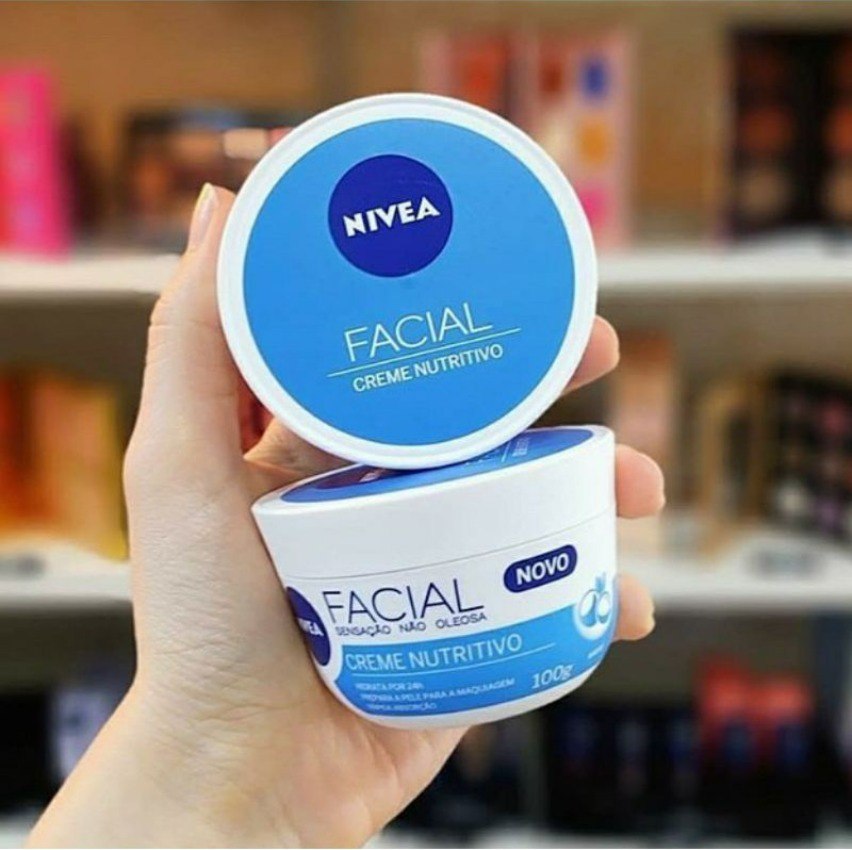 NIVEA Creme Facial Nutritivo 100g – Sua fórmula à base de água, Karité e Vitaminas hidrata por 24h sem deixar a pele oleosa, além de ser um ótimo primer na Amazon