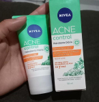 NIVEA Hidratante Facial Acne Control – Ajuda a combater 99% das bactérias causadoras da acne, controla a oleosidade, proporciona efeito matte, remove células mortas, reduz a vermelhidão e promove sensação de pele hidratada – 50g na Amazon