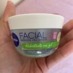 NIVEA Hidratante Facial em Gel 100g - Sua fórmula especial deixa a pele sequinha e bem cuidada por 24h, não obstrui os poros e controla a oleosidade, com ácido hialurônico e pepino na Amazon