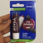 NIVEA Hidratante Labial Amora Shine 4,8 g - Cuidado intensivo para seus lábios, hidratação prolongada, delicioso aroma de amora, pigmentos brilhantes e cor delicada na Amazon