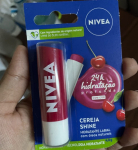 NIVEA Hidratante Labial Cereja Shine 4,8g – Cuidado e proteção para seus lábios por 24h, além de delicioso aroma de cereja e delicado brilho rosa na Amazon