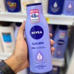 NIVEA Loção Hidratante Desodorante Soft Milk 400ml – Hidratação para pele seca, com textura leve e sensação de suavidade que deixa a pele macia, cheirosa e hidratada por 48h na Amazon