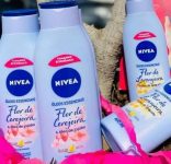 NIVEA Loção Hidratante Óleos Essenciais Flor de Cerejeira & Óleo de Jojoba 400ml na Amazon