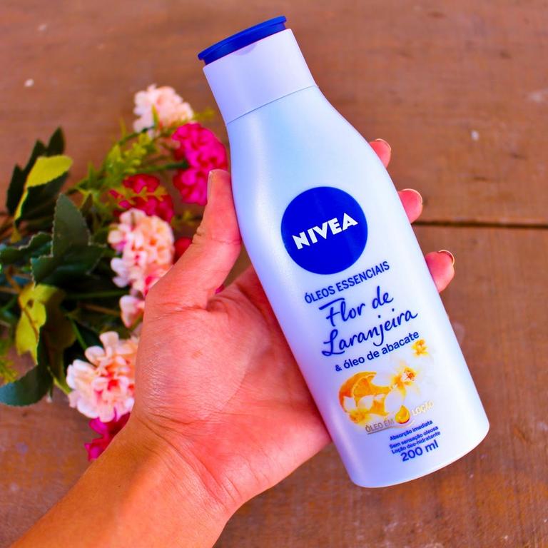NIVEA Loção Hidratante Óleos Essenciais Flor de Cerejeira ou Flor de Laranjeira – 200ml na Amazon