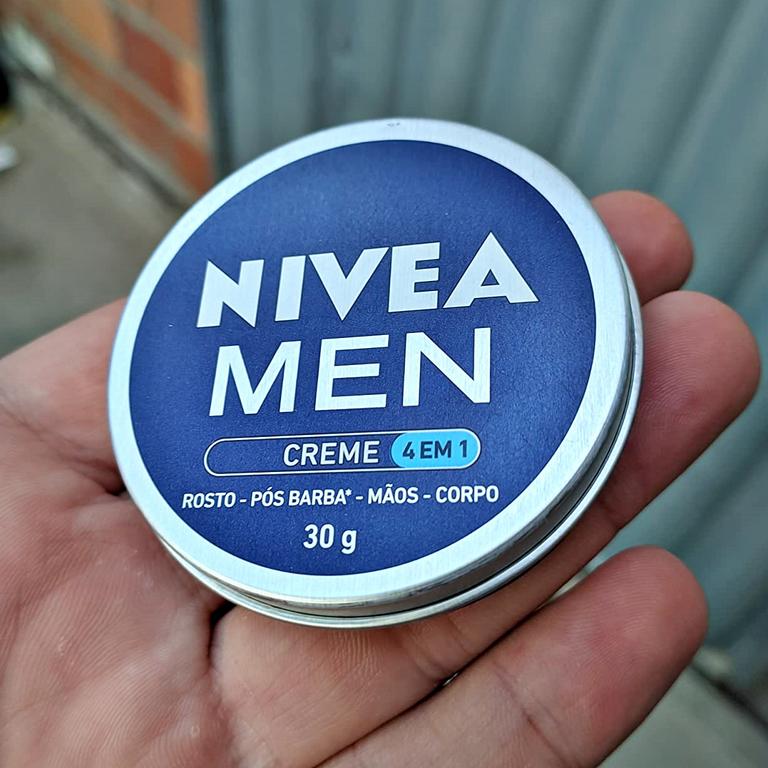 NIVEA MEN Creme Masculino 4 em 1 – Hidratação intensa, evita ressecamento, com vitamina E, textura creme, rápida absorção – 30g na Amazon
