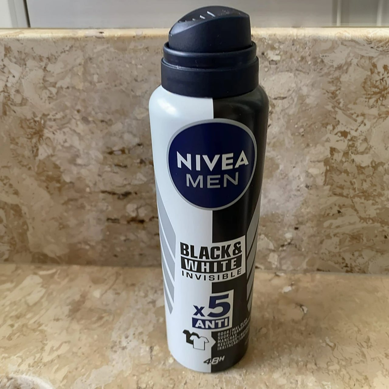 NIVEA MEN Desodorante Masculino Antitranspirante Aerossol Black & White Invisible Original 150ml na Amazon